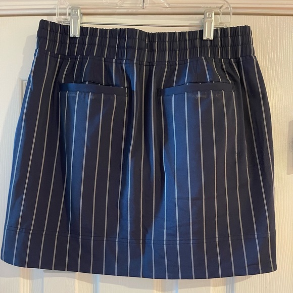Athleta Midtown Women's Size 4 Blue pinstripe Stretch Mid Rise Activewear Skort - Picture 2 of 6